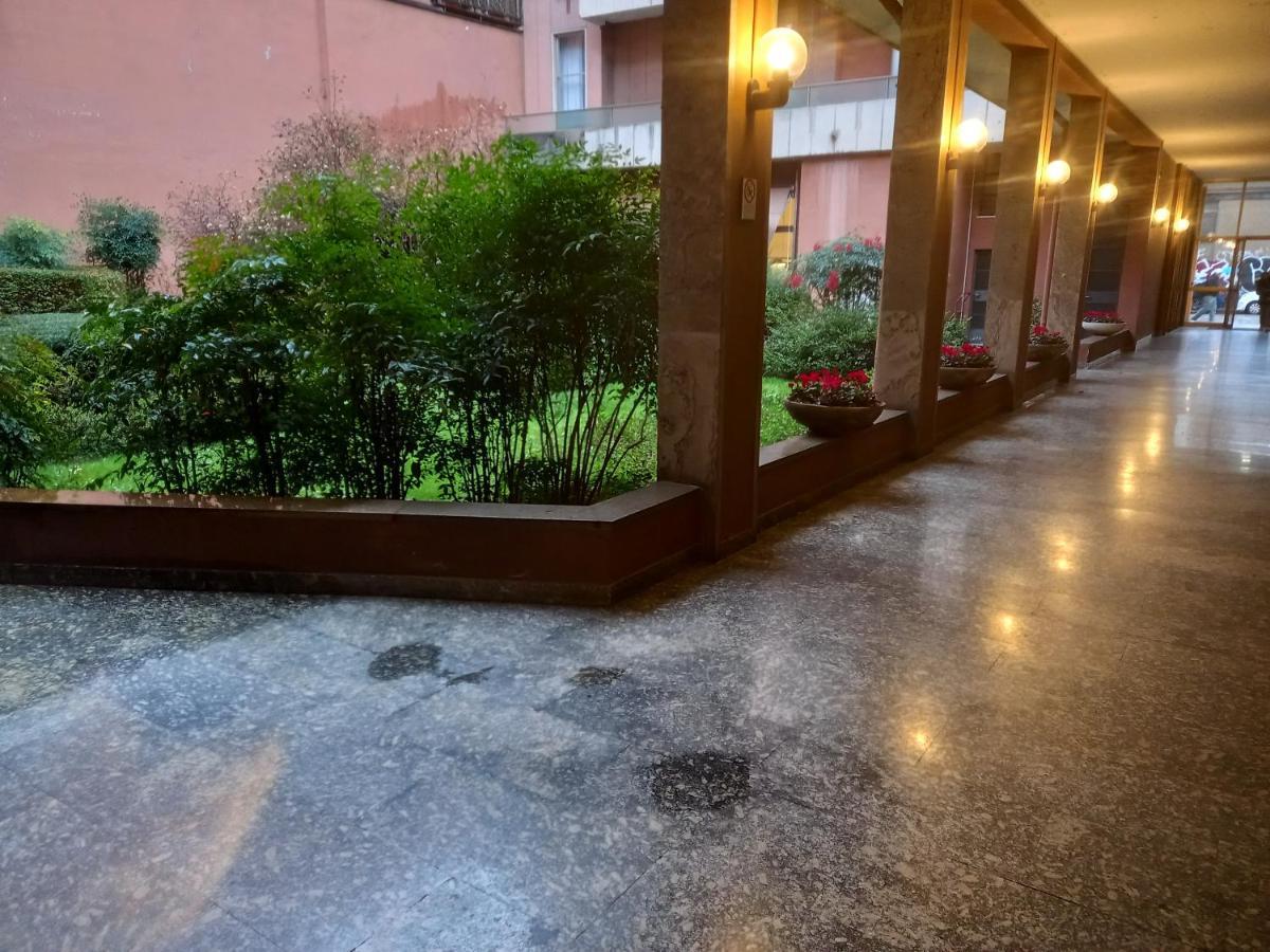 ميلان The Boheme Vintage Junior Suite ---- Cozy & Quiet & Comfortable With Private Bathroom & Fully Equipped Kitchenette & Cozy Balcony - Lift To 4Th Floor - Metro' Verde -Green Subway Porta Genova المظهر الخارجي الصورة